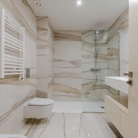 Premium Living With Pool, Balcony, Gym & Garage By Hostwise Apartamento