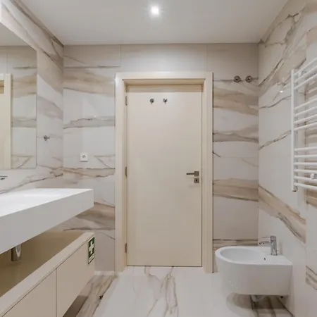 Premium Living With Pool, Balcony, Gym & Garage By Hostwise * Vila Nova de Gaia