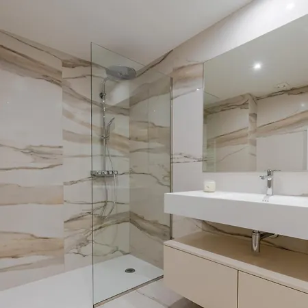 Premium Living With Pool, Balcony, Gym & Garage By Hostwise * Vila Nova de Gaia