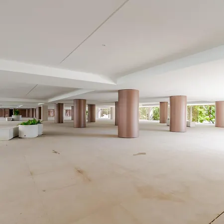 Lejlighed Premium Living With Pool, Balcony, Gym & Garage By Hostwise