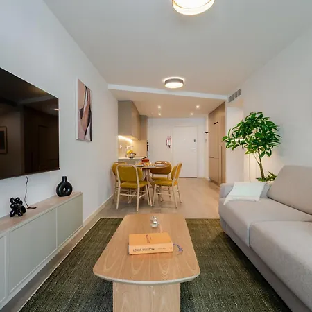 Premium Living With Pool, Balcony, Gym & Garage By Hostwise * Vila Nova de Gaia