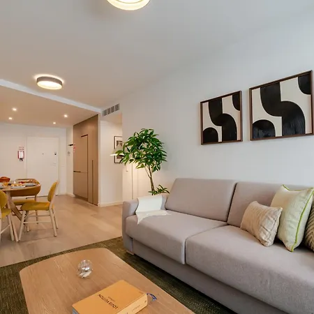 Premium Living With Pool, Balcony, Gym & Garage By Hostwise Lejlighed